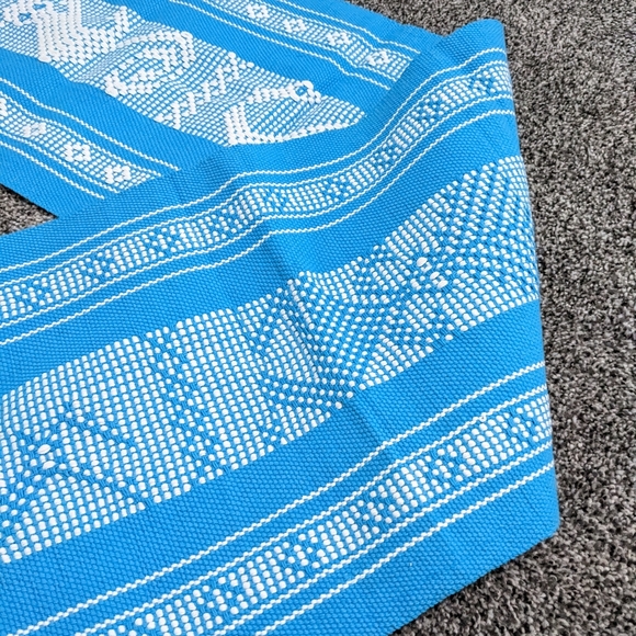 Table runner - Picture 2 of 2